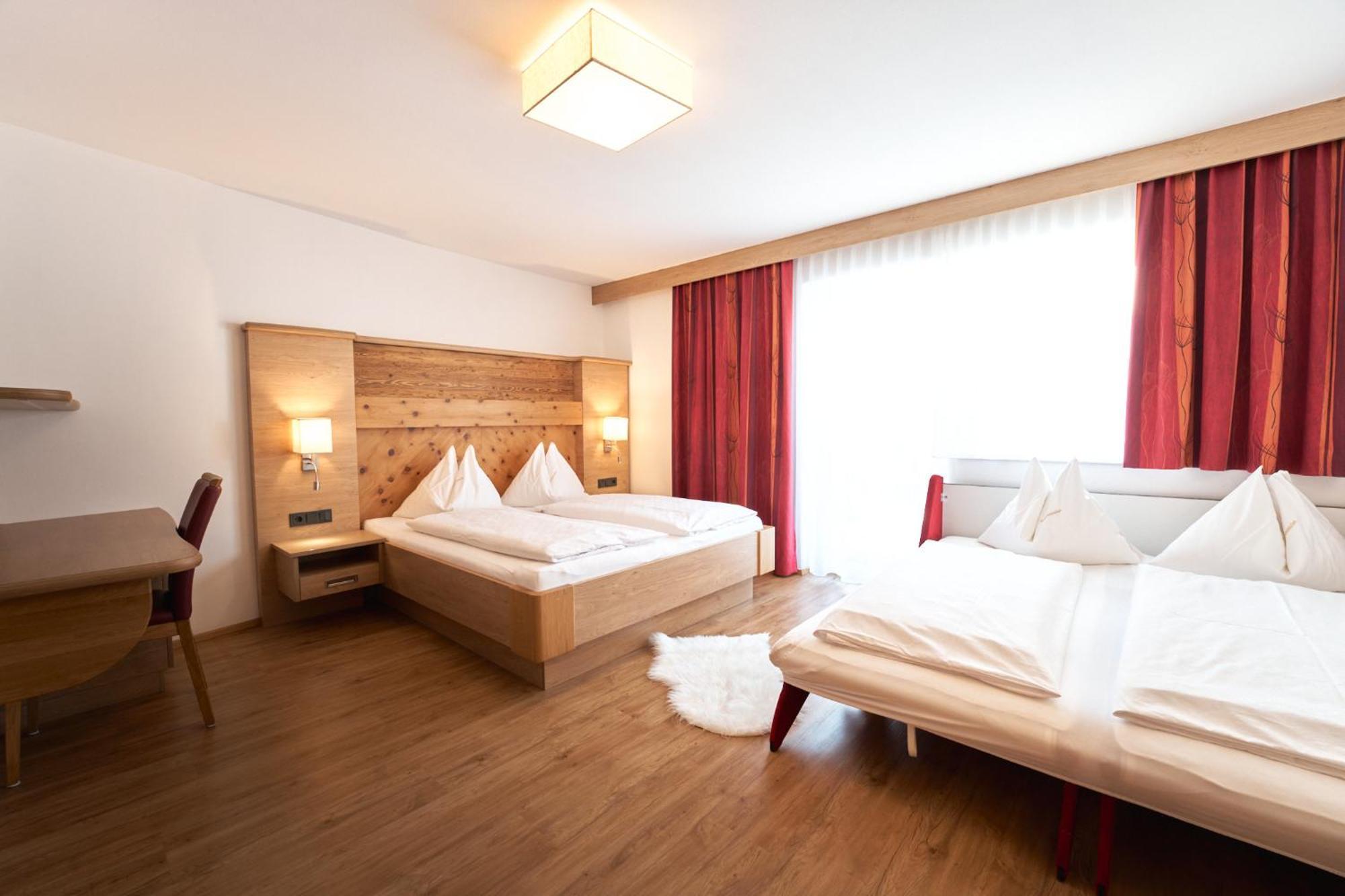 Pension Vier Jahreszeiten Saalbach-Hinterglemm Zewnętrze zdjęcie